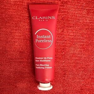 Clarins Instant Poreless Pore-Blurring Primer in Red